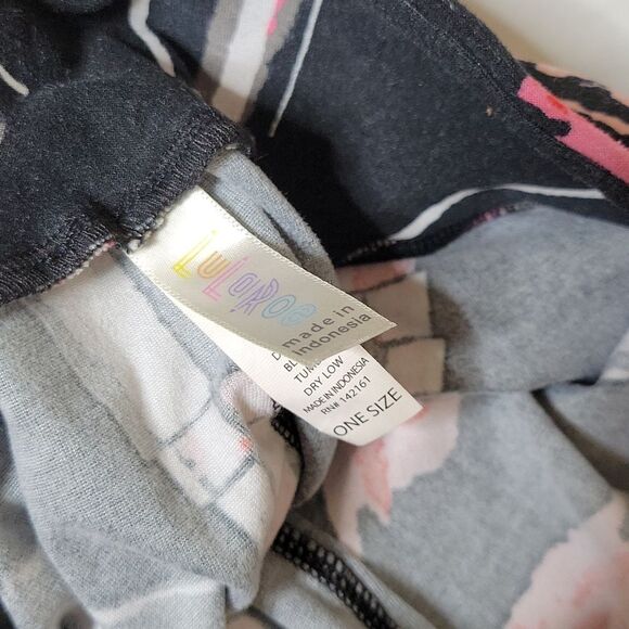 LulaRoe Lipstick Print leggings - Picture 3 of 3